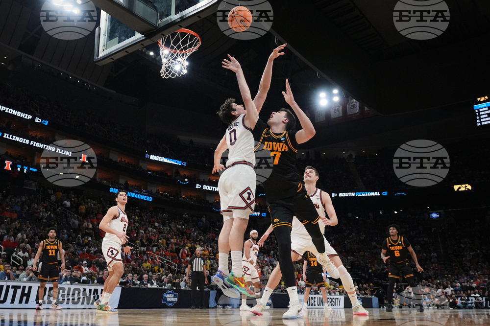 NCAA Iowa Illinois Basketball