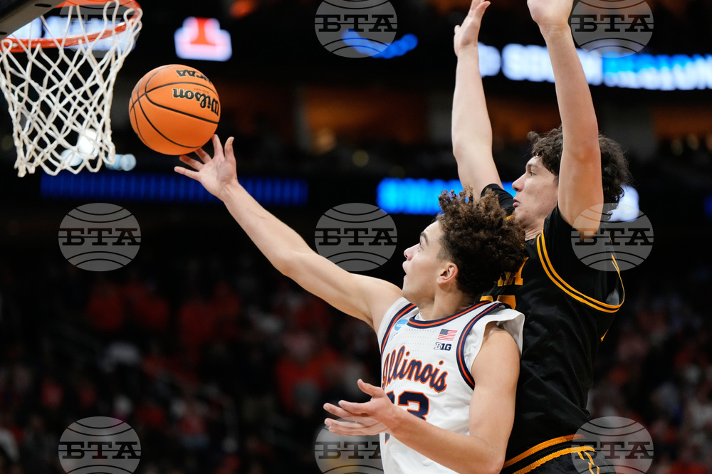 NCAA Iowa Illinois Basketball