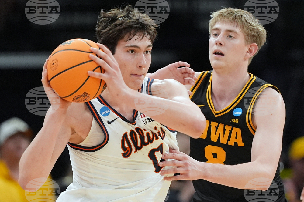 NCAA Iowa Illinois Basketball