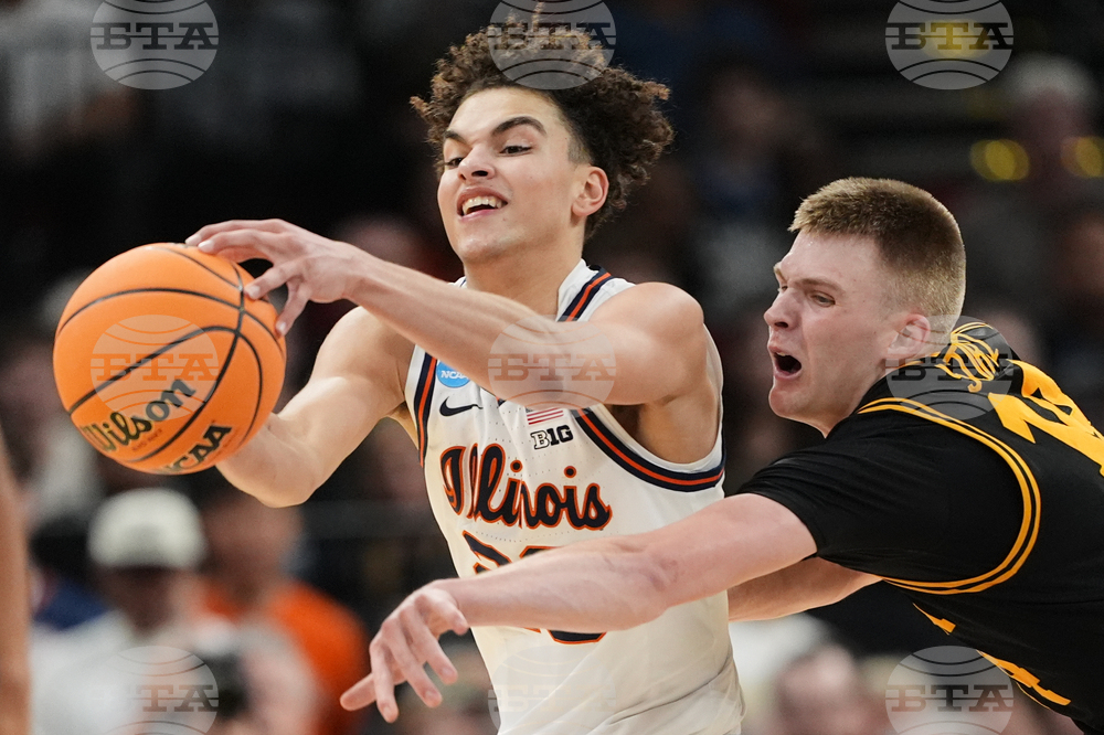 NCAA Iowa Illinois Basketball