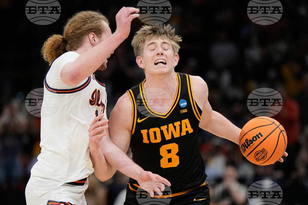 NCAA Iowa Illinois Basketball