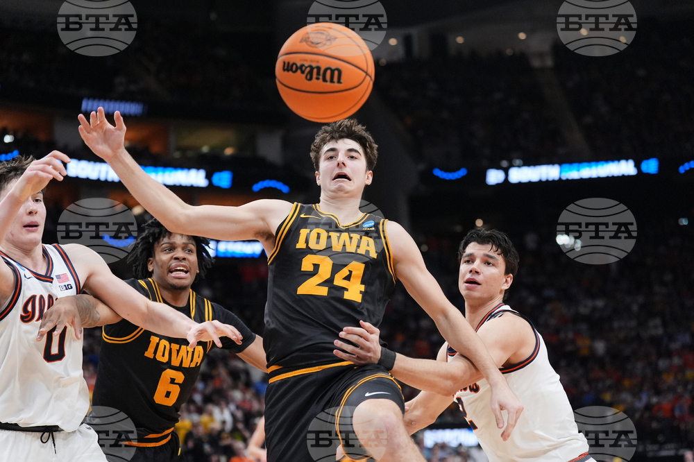 NCAA Iowa Illinois Basketball