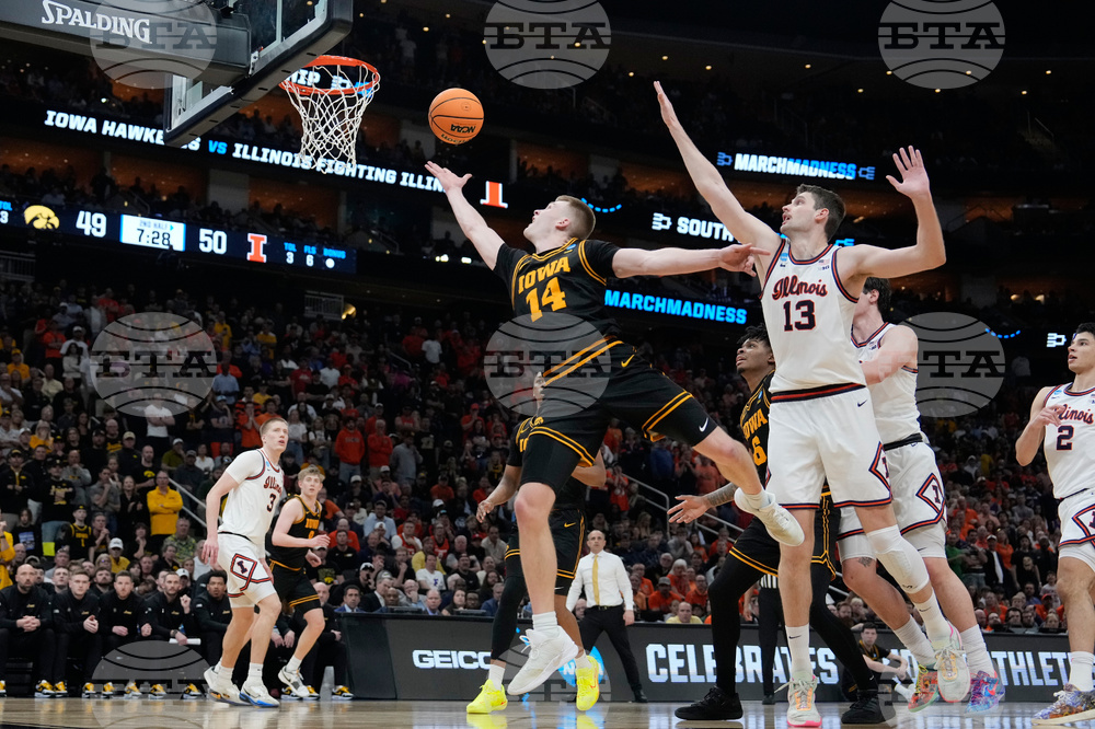 NCAA Iowa Illinois Basketball