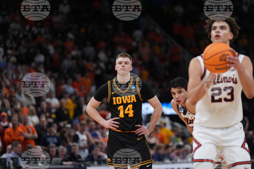 NCAA Iowa Illinois Basketball