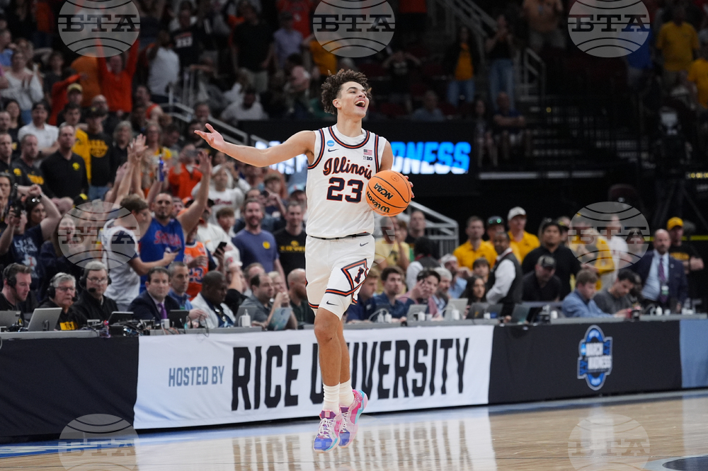 APTOPIX NCAA Iowa Illinois Basketball