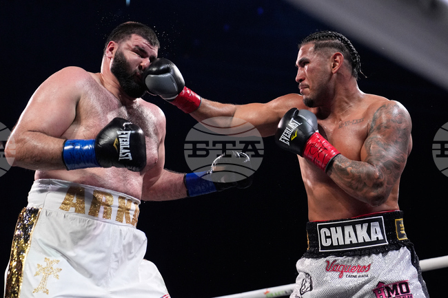 Hovhannisyan Navarro Boxing