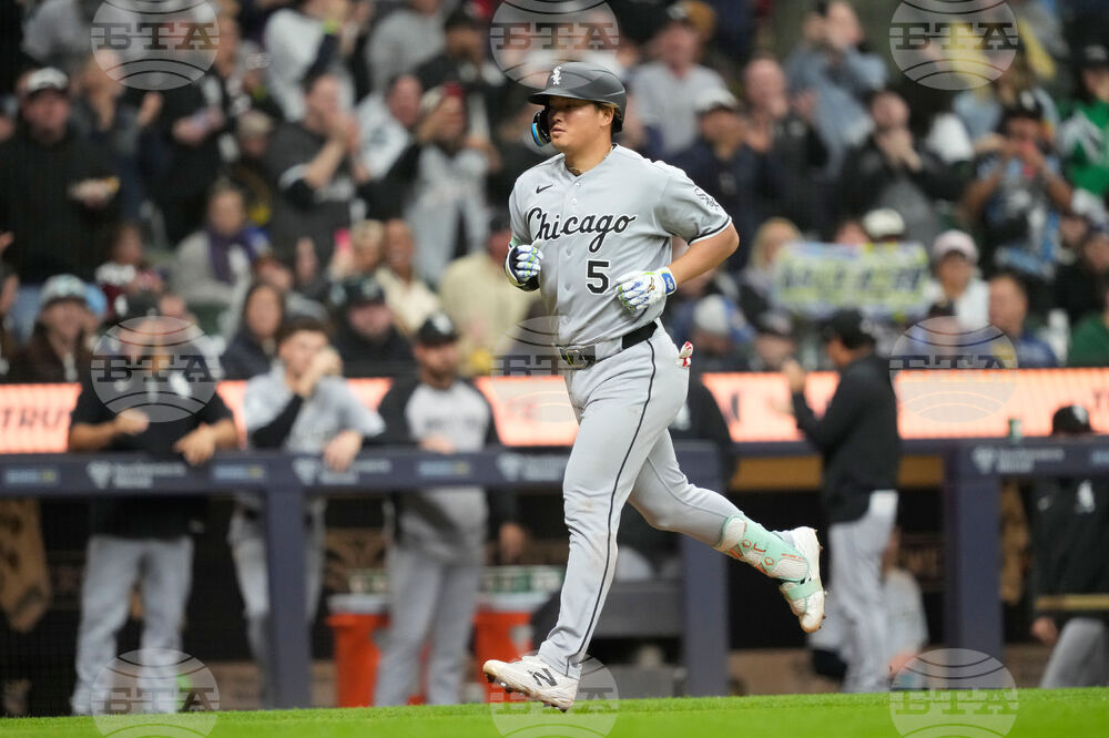 White Sox Brewers Baseball