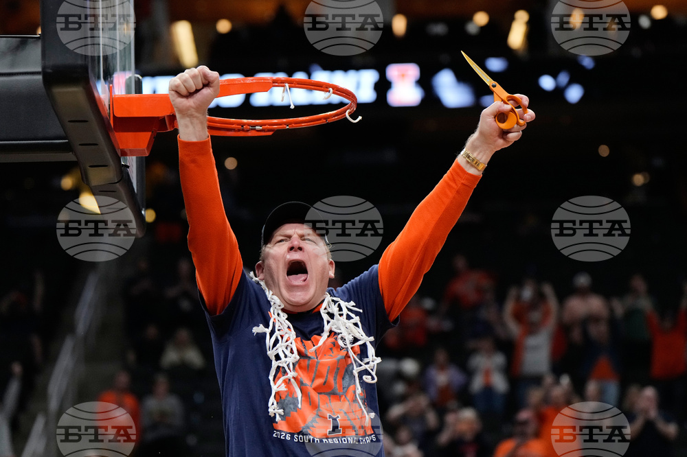 APTOPIX NCAA Iowa Illinois Basketball