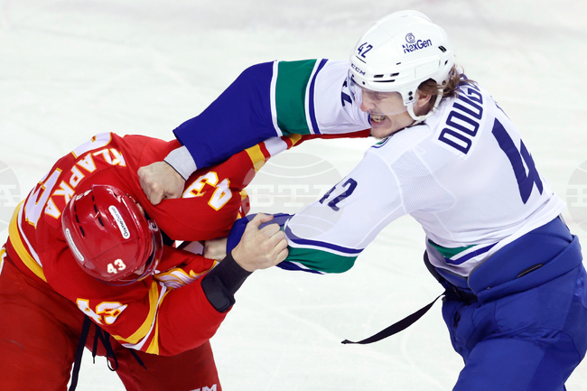 Canucks Flames Hockey
