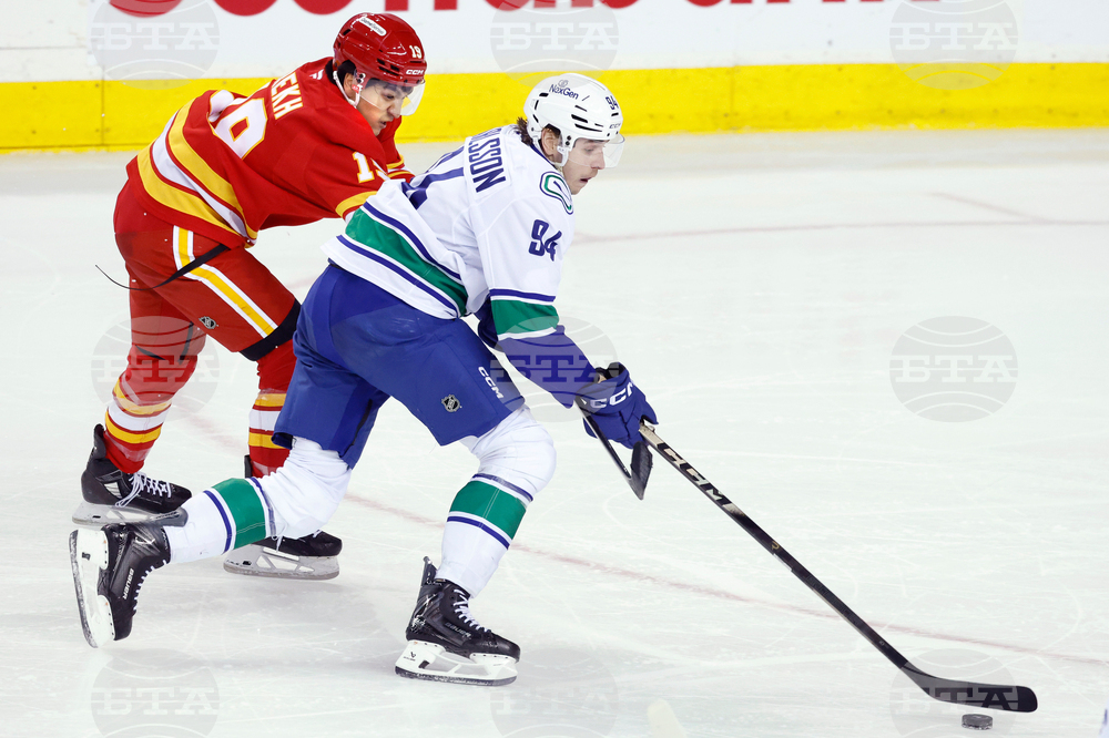 Canucks Flames Hockey