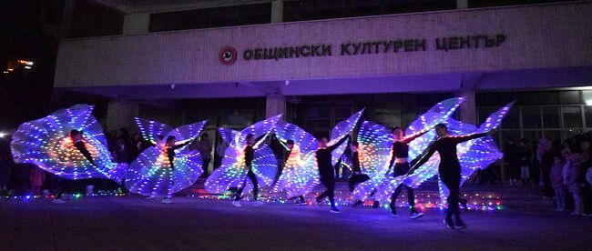 Община Разград: Над 80 мажоретки участваха в „Часът на Земята“