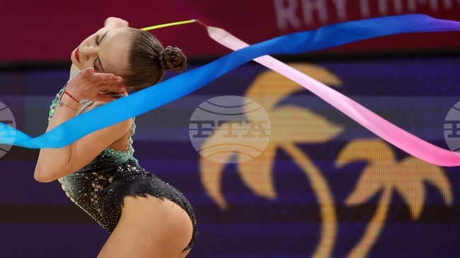 Стилияна Николова спечели сребърен медал, Ева Брезалиева се нареди шеста в многобоя на Световната купа по художествена гимнастика в София