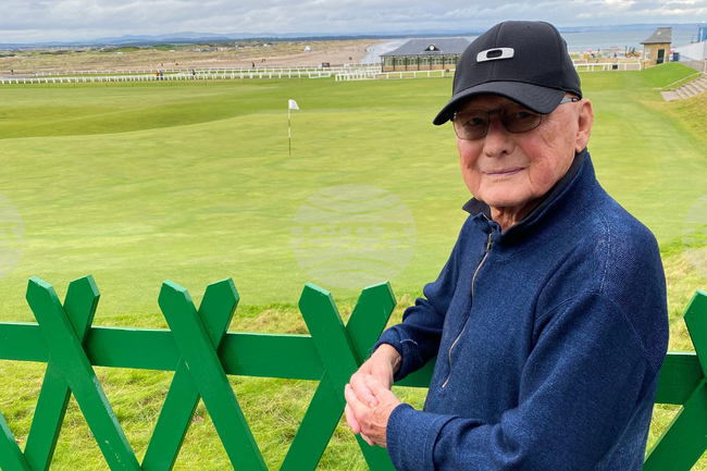 Актьорът Джеймс Толкан, известен с ролите си в "Топ Гън" и "Завръщане в бъдещето", почина на 94 г.