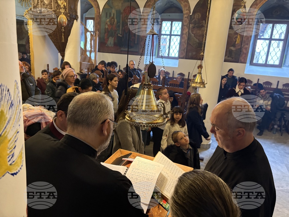 Самоков - патриарх Даниил - храм "Покров Богородичен" - литургия