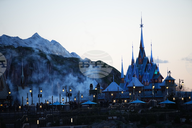 „Дисни“ откри „Светът на Замръзналото кралство“ в своя парк край Париж в рамките на мащабна инвестиция и с нов главен изпълнителен директор