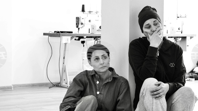 „Пукнатини“ на плевенския театър гостува в София на 27 април, ще се играе и в сливенския затвор