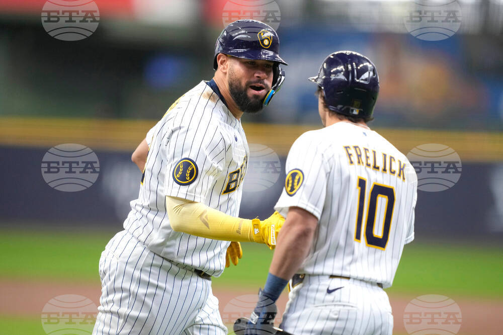 White Sox Brewers Baseball