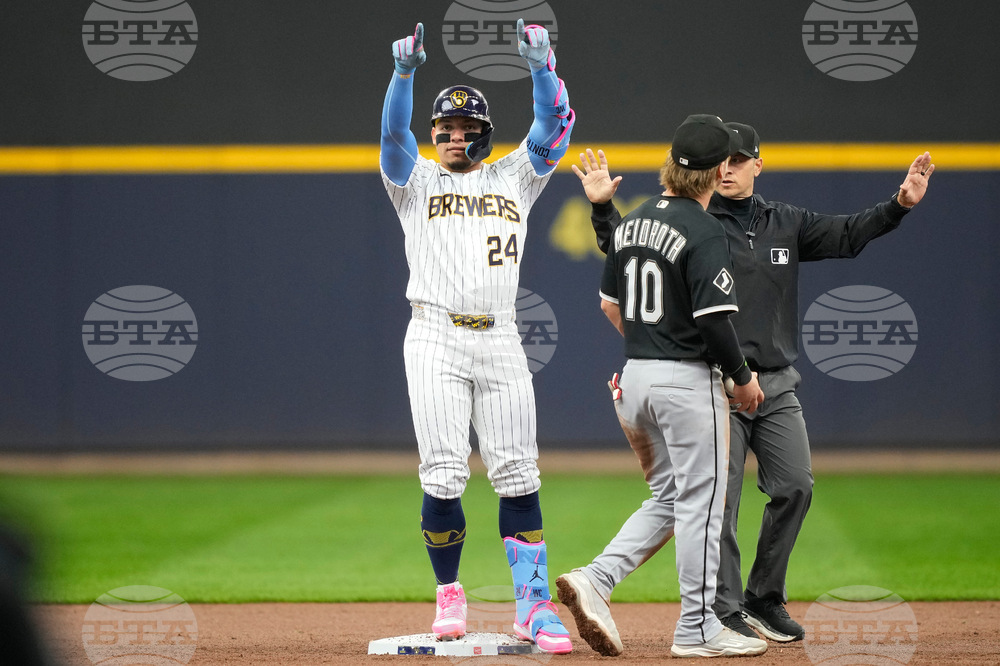 White Sox Brewers Baseball