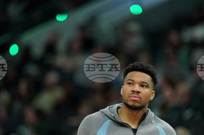 Clippers Bucks Basketball