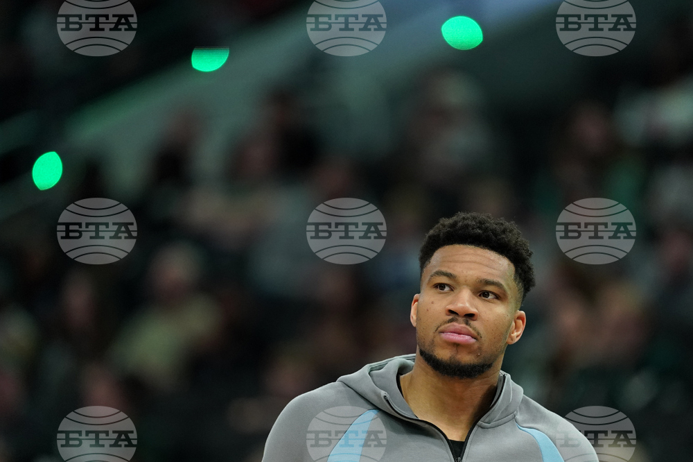 Clippers Bucks Basketball