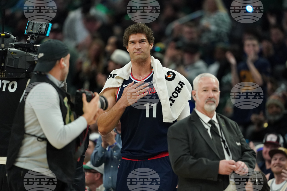 Clippers Bucks Basketball