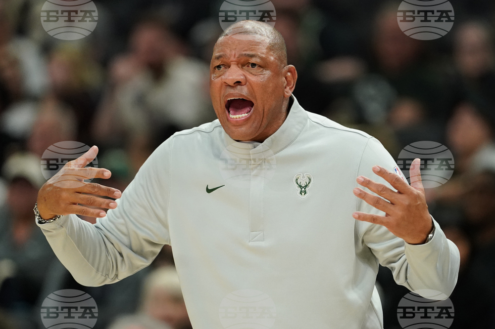 Clippers Bucks Basketball