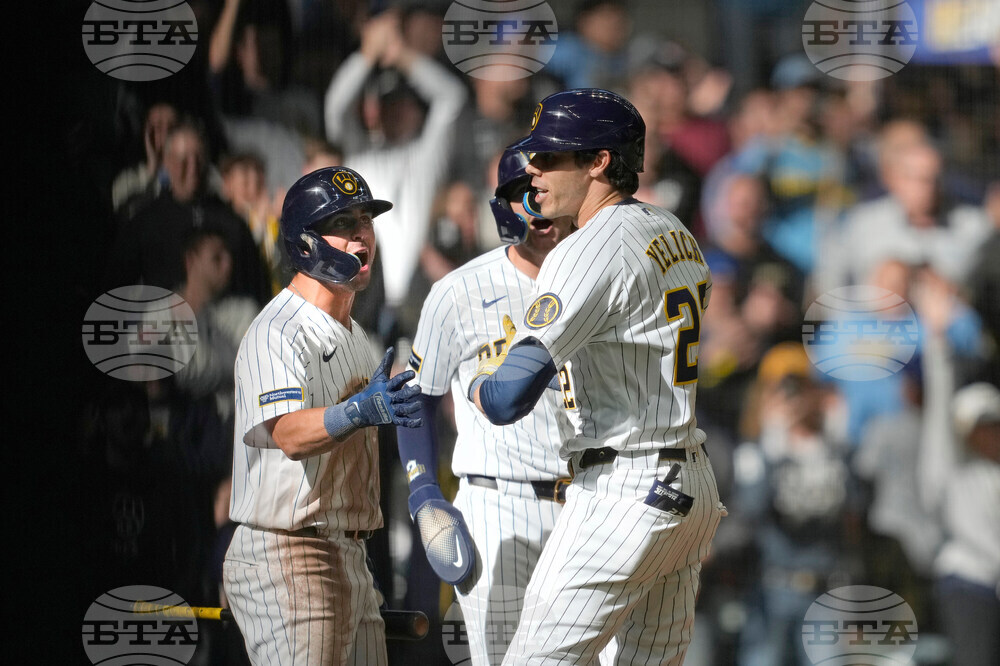 White Sox Brewers Baseball