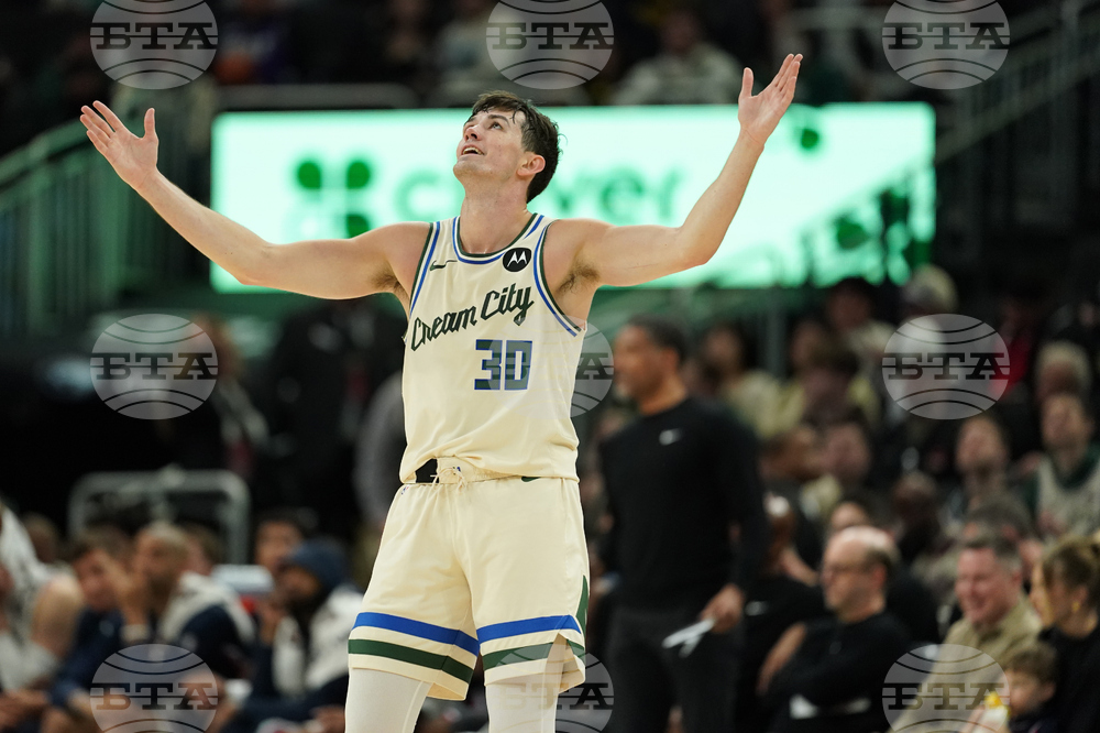 Clippers Bucks Basketball