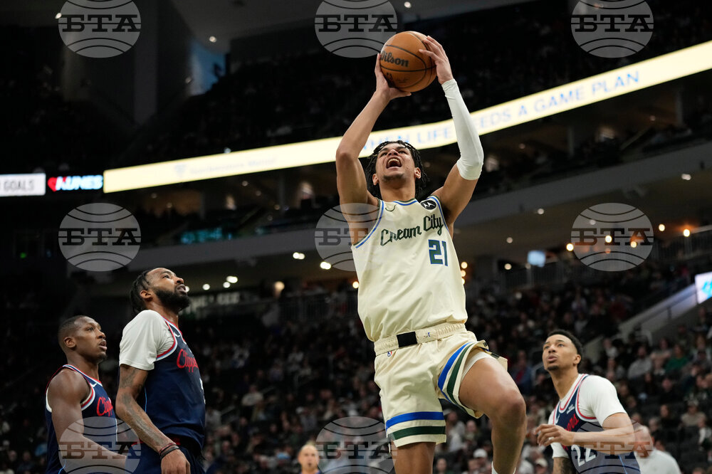 Clippers Bucks Basketball