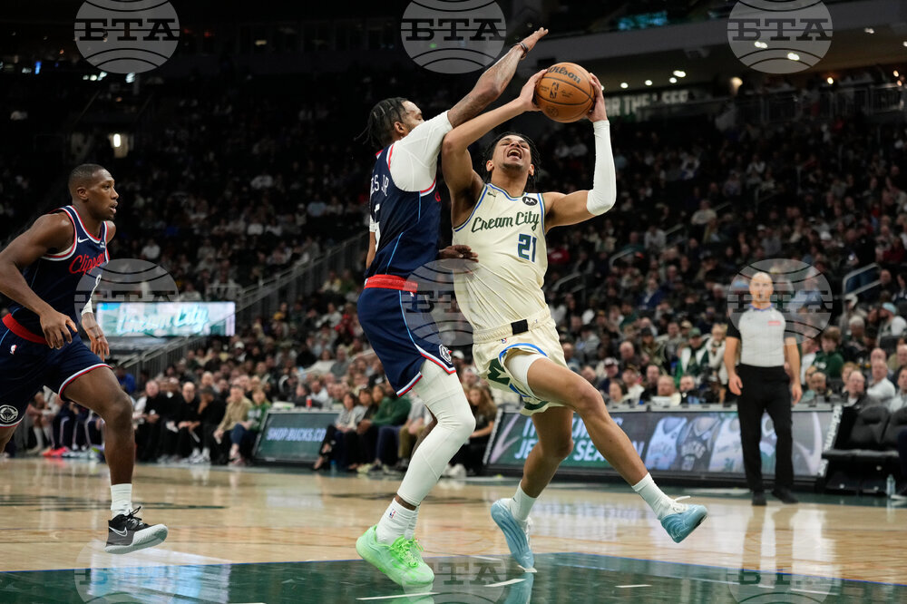 Clippers Bucks Basketball