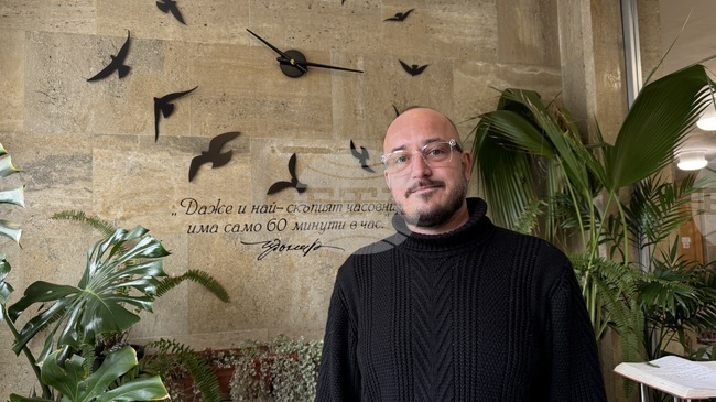 Визуалният артист и илюстратор Георги Гечев показва в изложба в Казанлък процеса по създаването на комикси