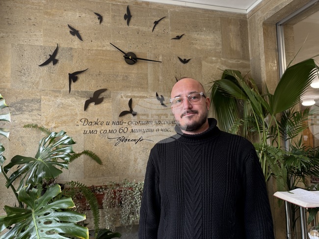 Визуалният артист и илюстратор Георги Гечев показва в изложба в Казанлък процеса по създаването на комикси