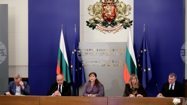 Областните управители вече организират процеса по изработване на параваните за изборните секции, съобщи съветникът на премиера Ваня Нушева