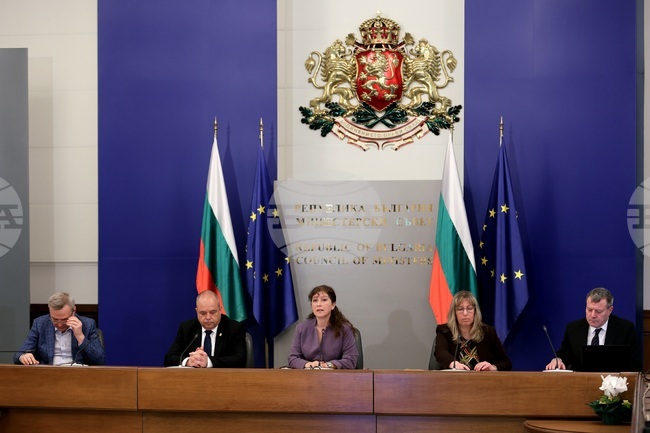 Областните управители вече организират процеса по изработване на параваните за изборните секции, съобщи съветникът на премиера Ваня Нушева