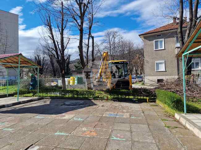 Санирането на Детска градина "Асенова крепост" в Асеновград започна, предвижда се и нова яслена група