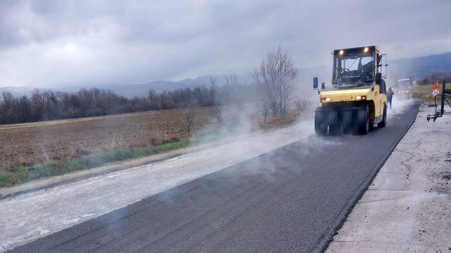 АПИ: За полагането на асфалт днес и утре от 9 ч. до 19 ч. се ограничава движението по път II-82 в отсечката между Костенец и с. Долна баня 