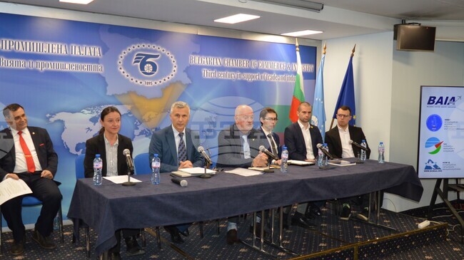 България има потенциал да е лидер в космическите технологии, авиацията и роботиката, каза служебният министър на иновациите при учредяването на клъстер „Вашите криле“