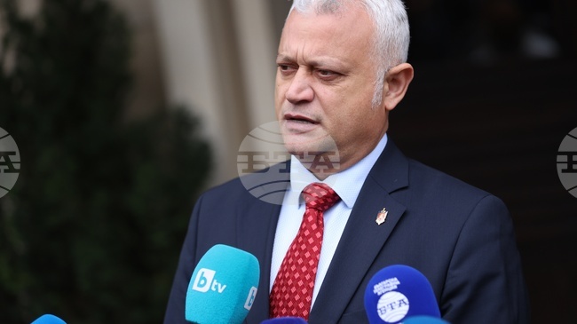 Interior Minister Claims Prosecutor Rusinova Travelled with Wanted Figure Petyo Petrov