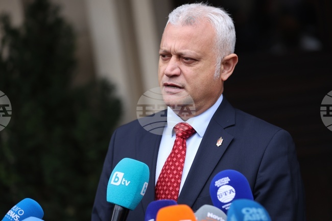 Interior Minister Claims Prosecutor Rusinova Travelled with Wanted Figure Petyo Petrov