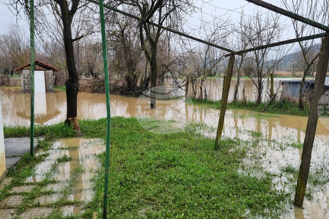 Водата в Априлово след наводнението бавно се оттегля; щети има по джамията, къща и 24 частни двора 