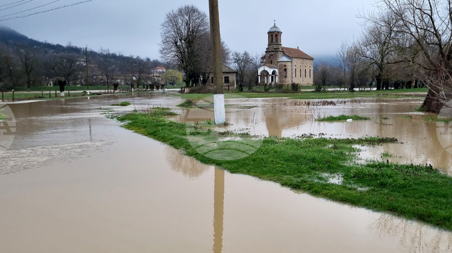 Няма пострадали и бедстващи хора при наводнението в поповското село Априлово 