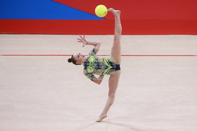 Стилияна Николова спечели бронзов медал в многобоя и ще играе на всичките четири финала на Световната купа по художествена гимнастика в Баку