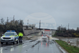 Село Светлен - наводнен път