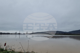 Село Светлен - наводнен път