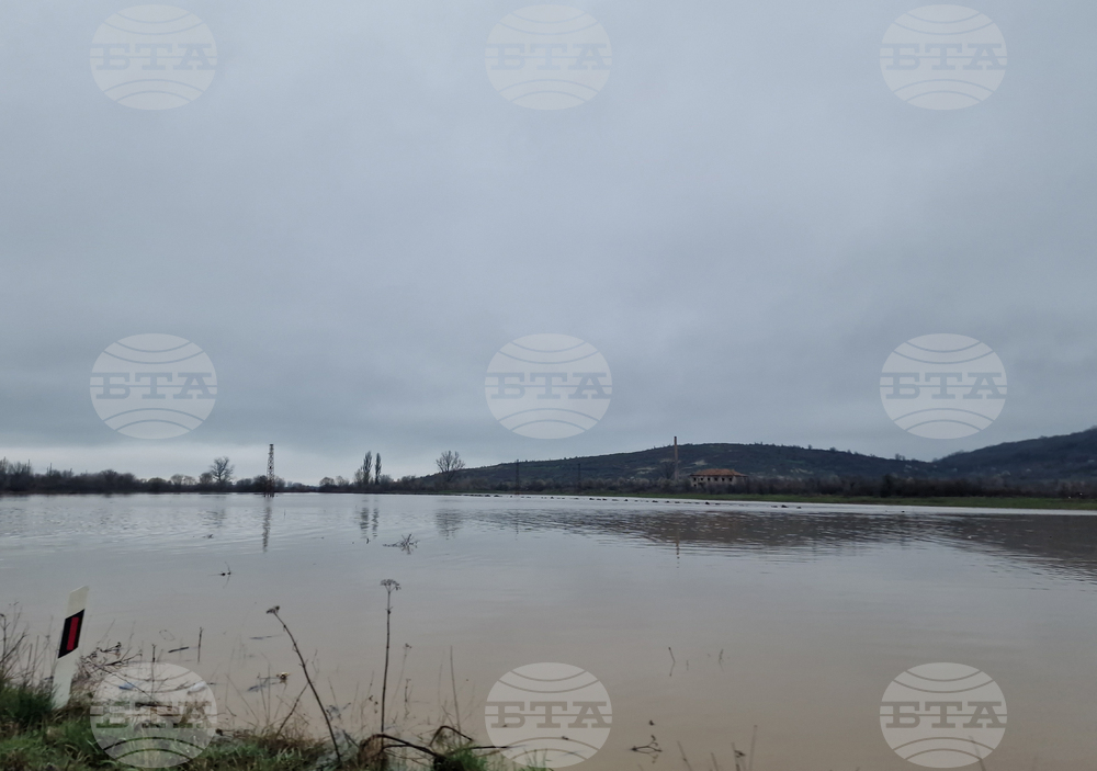 Село Светлен - наводнен път