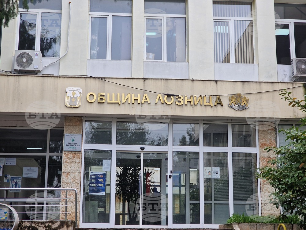 От 32 деца, подлежащи на образование в Лозница, четири са върнати в училище, останалите живеят в чужбина, отчете зам.-кметът