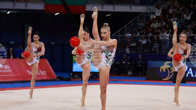 Ансамбълът на България за жени допусна грешки в съчетанието с пет топки и заема 12-а позиция в многобоя след първия ден на Световната купа в Баку