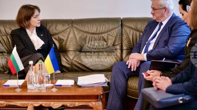 Украйна трябва да е пълноправен член на ЕС, заяви служебният външен министър Надежда Нейнски на среща с украинския си колега Андрий Сибига
