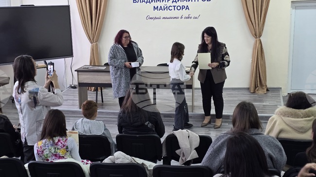 Началникът на Регионалното управление по образование в Кърджали отличи класиралите се за националното състезание „Лаборатория за изкуство“