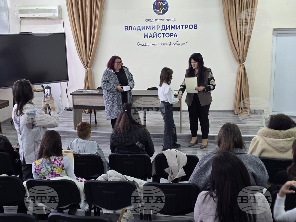 Началникът на Регионалното управление по образование в Кърджали отличи класиралите се за националното състезание „Лаборатория за изкуство“